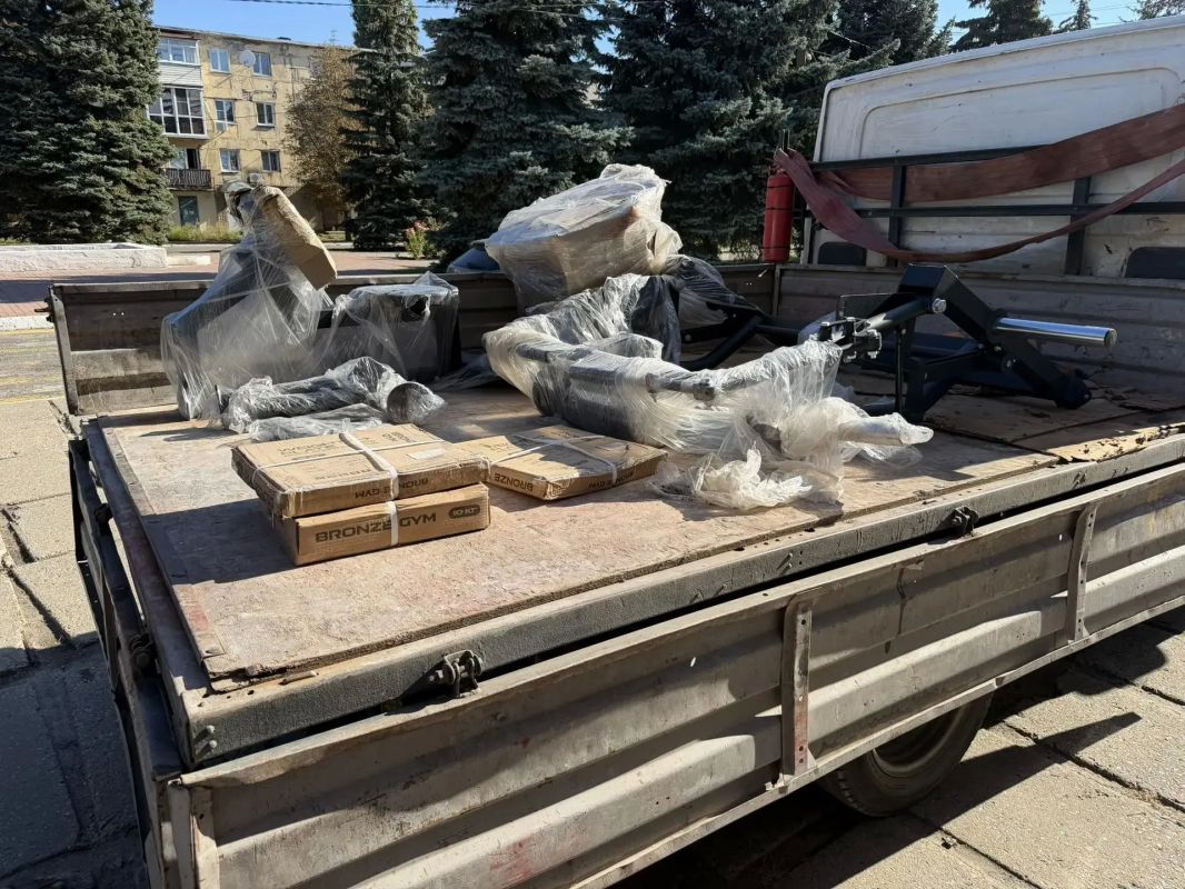 Подрядные организации из региона-шефа сделали подарок нашей спортивной школе ко Дню города