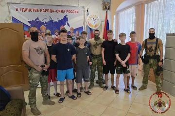 В ЛНР росгвардейцы оказали гуманитарную помощь социальным учреждениям