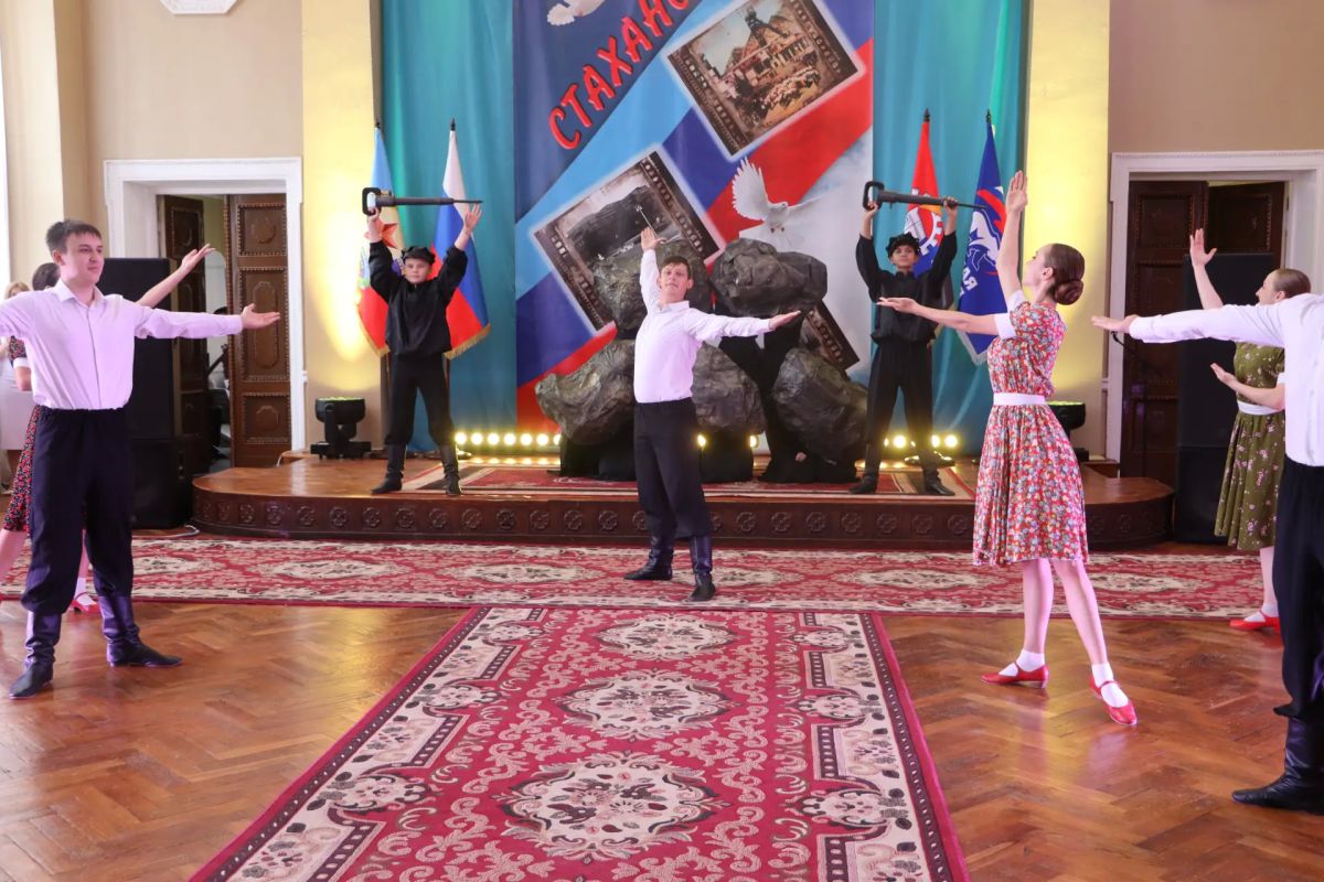 «Стаханов – родина моя». В этом году, к сожалению, оперативная обстановка не позволяет нам проводить праздник масштабно, как мы привыкли «Стаханов – родина моя». В этом году, к сожалению, оперативная обстановка не позволяет нам проводить праздник масштабно, как мы привыкли