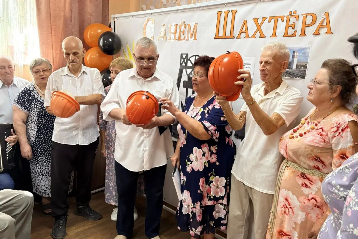 В Свердловском комплексном центре социального обслуживания населения (предоставления социальных услуг) провели тематическое мероприятие «Не гаснет в сердце уголёк» В Свердловском комплексном центре социального обслуживания населения (предоставления социальных услуг) провели тематическое мероприятие «Не гаснет в сердце уголёк»