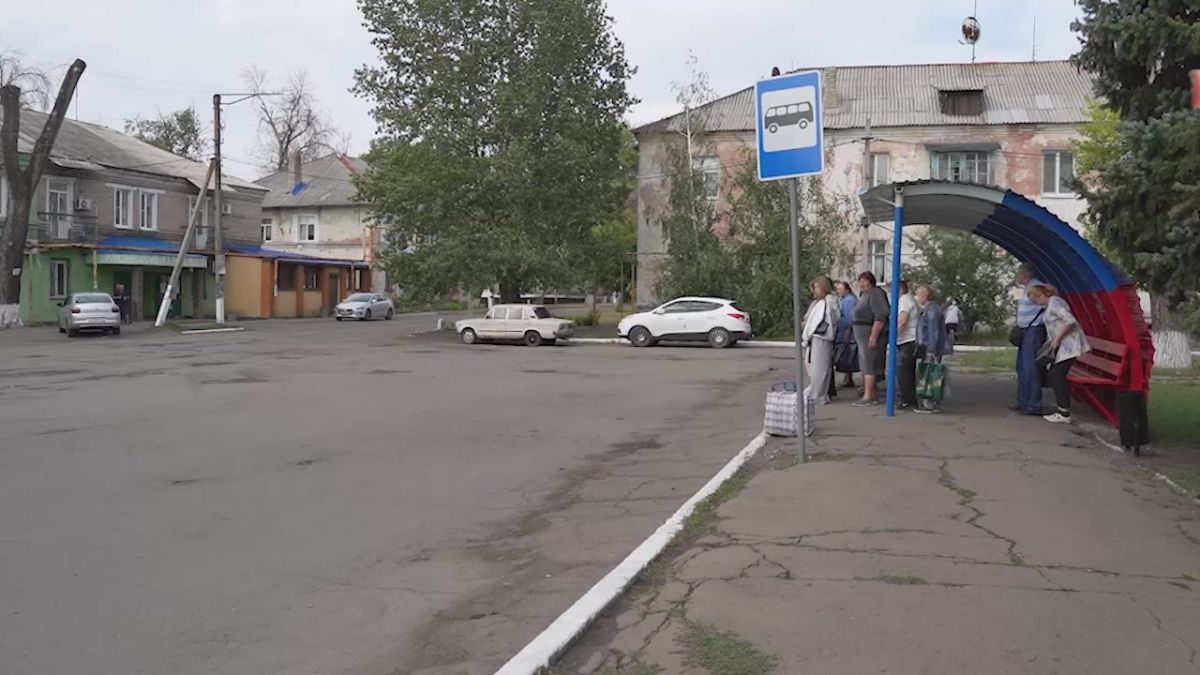 В шахтёрском посёлке Дубовский Антрацитовского округа в преддверии Дня шахтёра прошла торжественная памятная акция