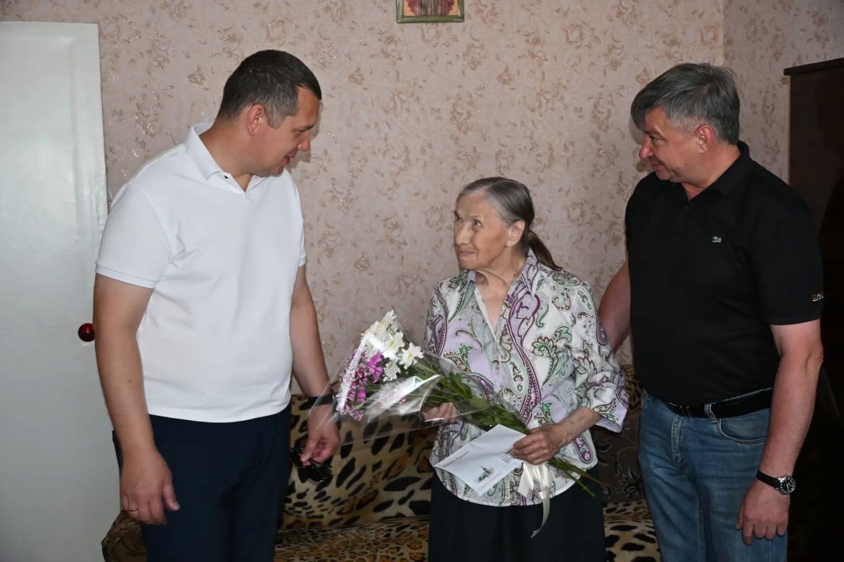 В 96 лет — с огоньком в глазах: Президент поздравил долгожительницу из Брянки В 96 лет — с огоньком в глазах: Президент поздравил долгожительницу из Брянки