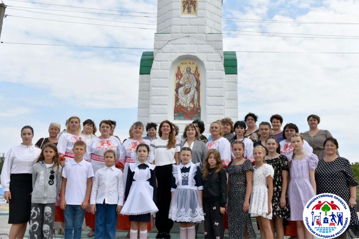 Инициативные проекты: в Перевальском округе открыли новую сцену и благоустроили мемориальный комплекс