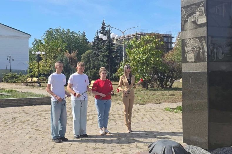 Акция памяти погибшим шахтерам прошла в Свердловске Акция памяти погибшим шахтерам прошла в Свердловске