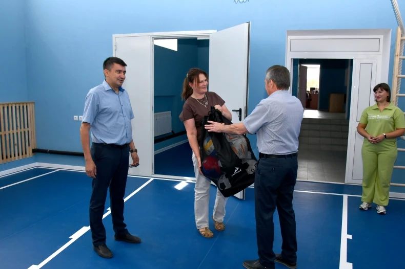 Красноярская компания «СтройТехМонтаж» подарила свердловским детям спортинвентарь для активных видов спорта Красноярская компания «СтройТехМонтаж» подарила свердловским детям спортинвентарь для активных видов спорта