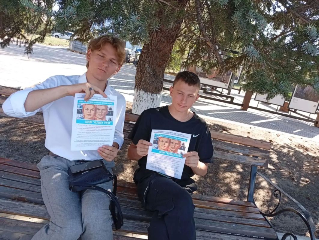 В Новоайдарской центральной районной библиотеке прошла акция «Луганщина трудовая» В Новоайдарской центральной районной библиотеке прошла акция «Луганщина трудовая»