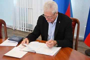 Сергей Козенко: Сегодня провел расширенное аппаратное совещание с руководителями структурных подразделений Администрации, начальниками управления и отделов по жизнеобеспечению территорий, а также представителями...
