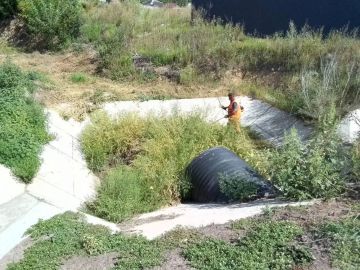 В Луганске чистят ливнёвки — готовятся к холодам!