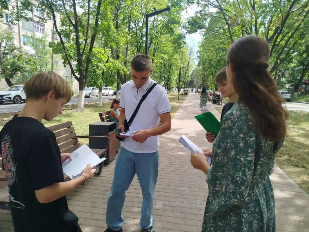 Трезвость — выбор сильных! В Ровеньках прошла акция «Мифы о зависимостях» Трезвость — выбор сильных! В Ровеньках прошла акция «Мифы о зависимостях»