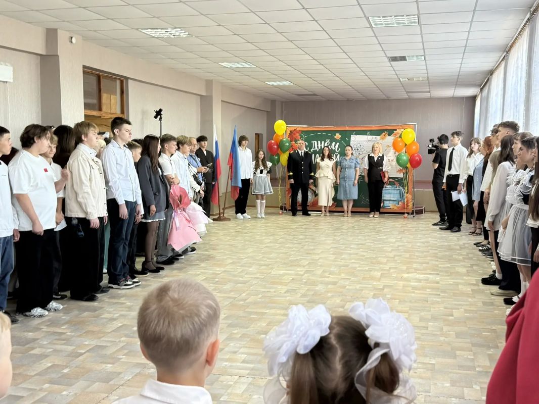 ПЕРВЫЙ ЗВОНОК НОВОГО УЧЕБНОГО ГОДА ПЕРВЫЙ ЗВОНОК НОВОГО УЧЕБНОГО ГОДА