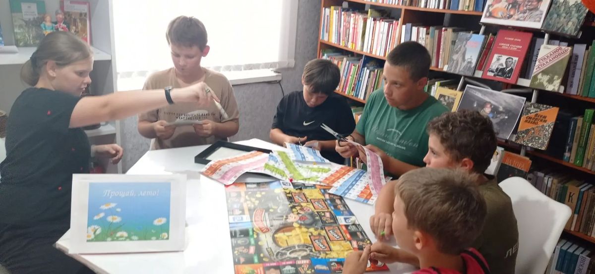 В библиотеке села Петровка прошёл час общения «Прощай, лето» В библиотеке села Петровка прошёл час общения «Прощай, лето»