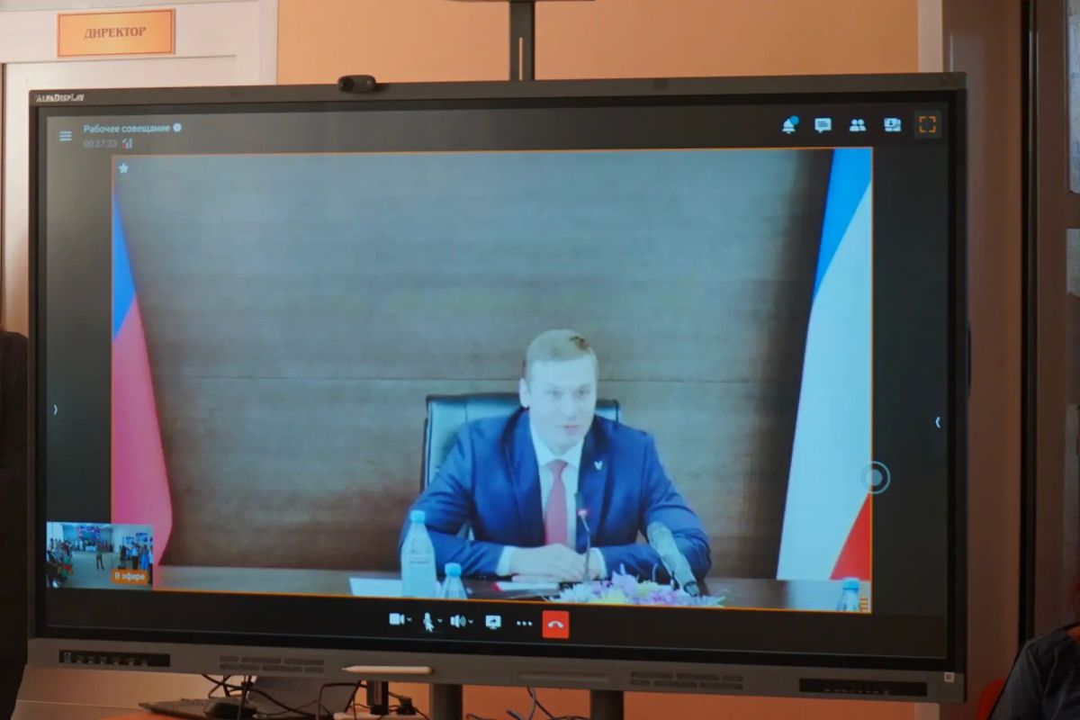 Игорь Ковальчук: С советником Главы Республики Хакасия Леонидом Лапиным, представителями управления образования, Совета депутатов, участниками СВО и коллегами поздравили учащихся Володарской школы с Днем знаний Игорь Ковальчук: С советником Главы Республики Хакасия Леонидом Лапиным, представителями управления образования, Совета депутатов, участниками СВО и коллегами поздравили учащихся Володарской школы с Днем знаний
