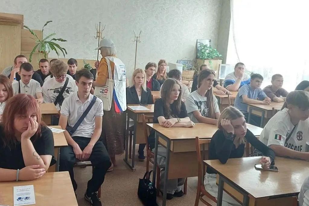 В Краснолучском колледже прошло информирование в рамках проекта «ИнформУИК» В Краснолучском колледже прошло информирование в рамках проекта «ИнформУИК»