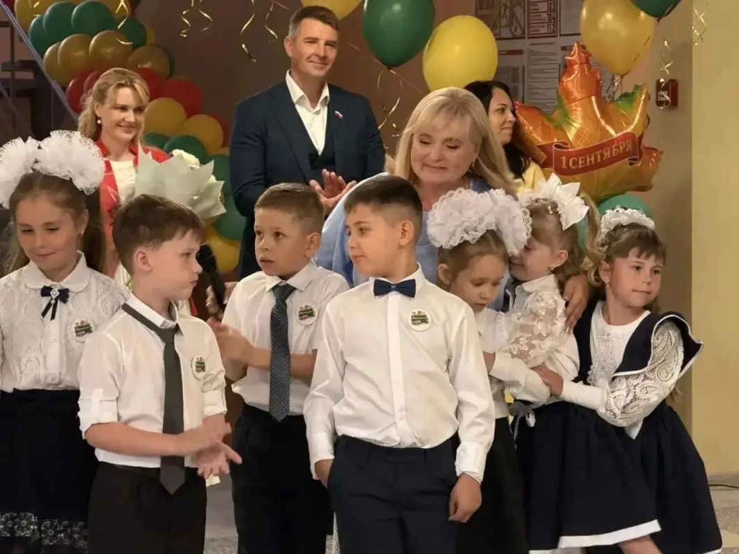 Учиться по-новому: ребята вернулись в обновленную гимназию Учиться по-новому: ребята вернулись в обновленную гимназию