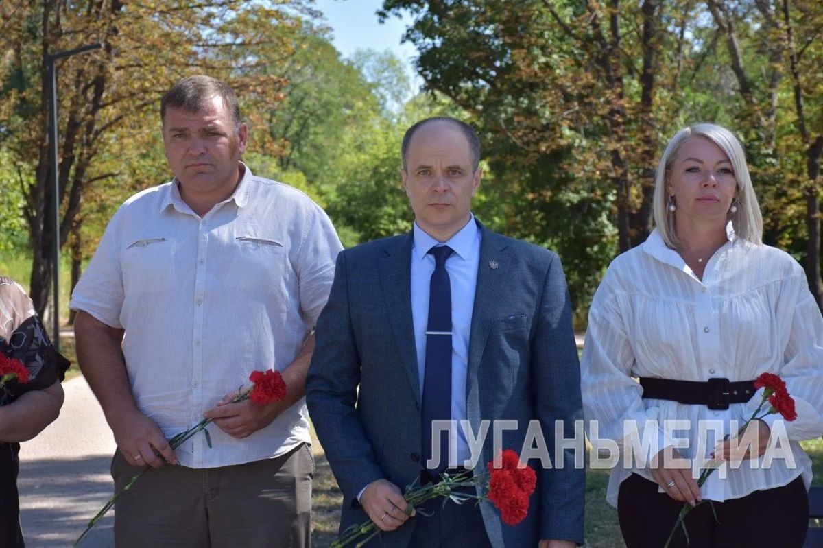 В День освобождения Красного Луча почтили память погибших защитников В День освобождения Красного Луча почтили память погибших защитников