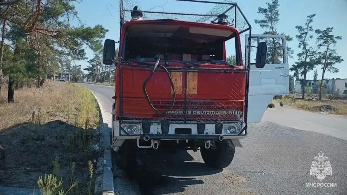 БПЛА ударил по машине МЧС прямо во время тушения пожара в Северодонецке