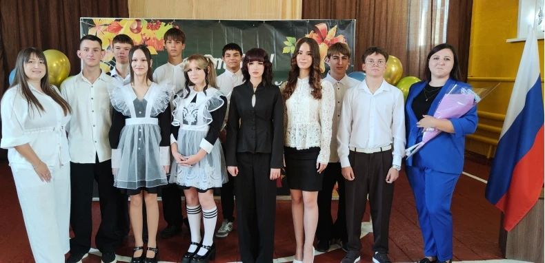 С особой торжественностью встречала Шахтёрская школа своих первоклассников и будущих выпускников С особой торжественностью встречала Шахтёрская школа своих первоклассников и будущих выпускников