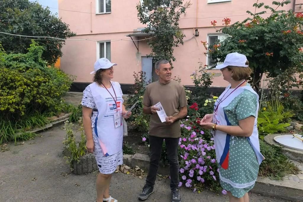С улыбкой в День знаний: в Луганске продолжается проект «ИнформУИК» С улыбкой в День знаний: в Луганске продолжается проект «ИнформУИК»