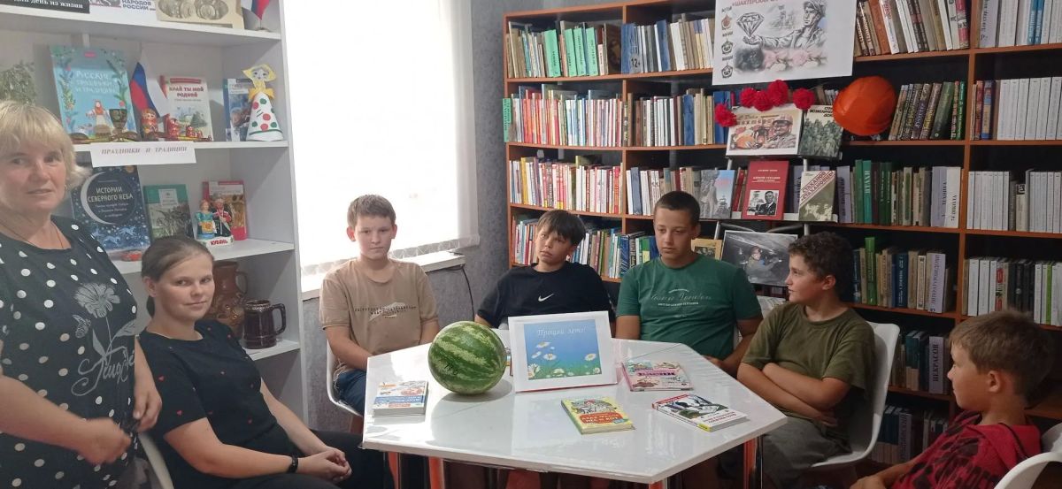 В библиотеке села Петровка прошёл час общения «Прощай, лето»