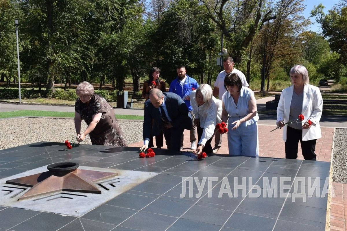 В День освобождения Красного Луча почтили память погибших защитников В День освобождения Красного Луча почтили память погибших защитников