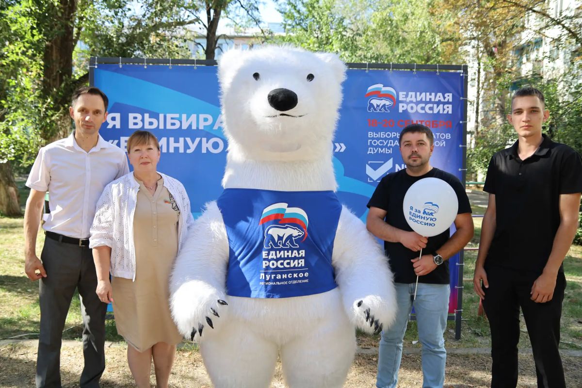 Ян Лещенко встретился с жителями Луганска в рамках «Выборного десанта» Ян Лещенко встретился с жителями Луганска в рамках «Выборного десанта»