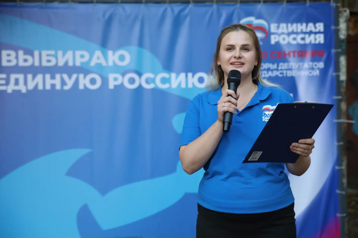 Ян Лещенко встретился с жителями Луганска в рамках «Выборного десанта» Ян Лещенко встретился с жителями Луганска в рамках «Выборного десанта»