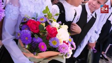 Больше, чем просто подарок: как выбрать букет для первого учителя вашего ребёнка?