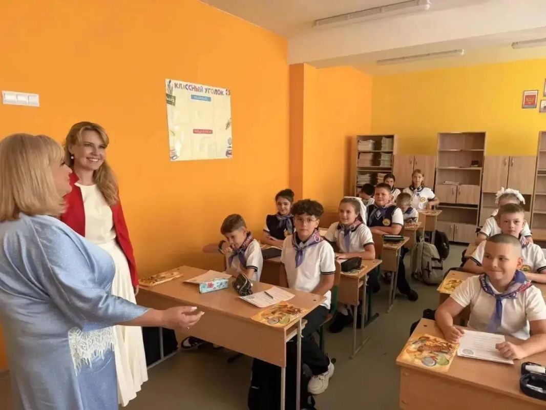 Учиться по-новому: ребята вернулись в обновленную гимназию Учиться по-новому: ребята вернулись в обновленную гимназию