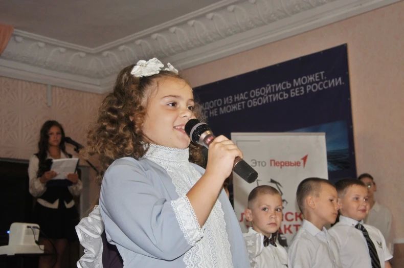С особой торжественностью встречала Шахтёрская школа своих первоклассников и будущих выпускников С особой торжественностью встречала Шахтёрская школа своих первоклассников и будущих выпускников