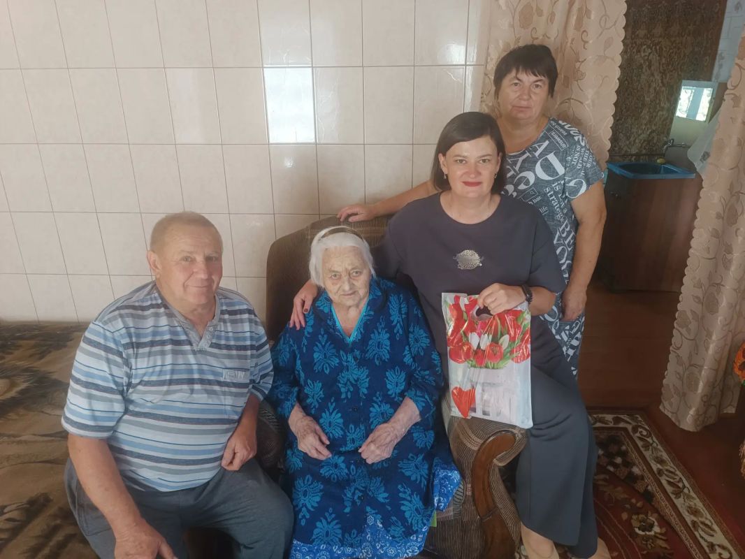 Внимание и забота — нашим долгожителям Внимание и забота — нашим долгожителям