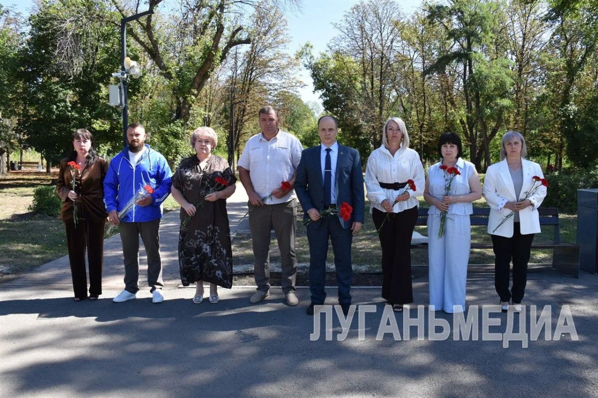 В День освобождения Красного Луча почтили память погибших защитников В День освобождения Красного Луча почтили память погибших защитников