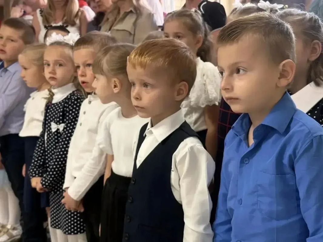 Учиться по-новому: ребята вернулись в обновленную гимназию Учиться по-новому: ребята вернулись в обновленную гимназию
