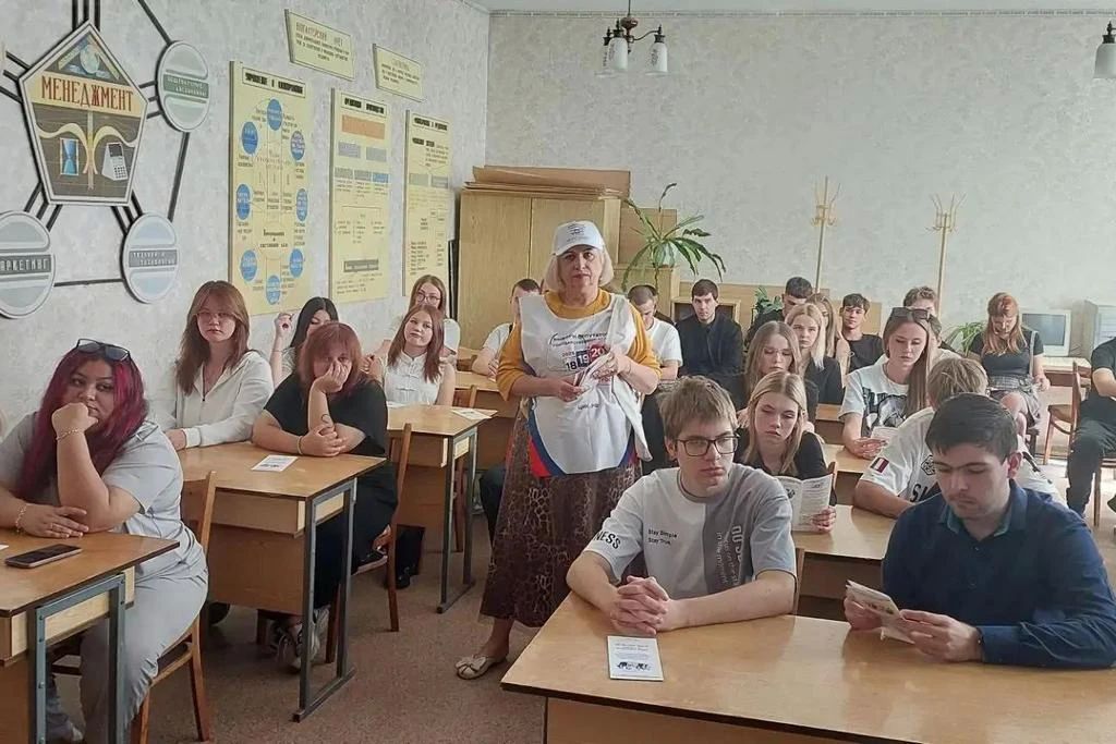 В Краснолучском колледже прошло информирование в рамках проекта «ИнформУИК» В Краснолучском колледже прошло информирование в рамках проекта «ИнформУИК»