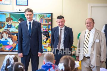 Председатель Правительства ЛНР Алексей Самойлов побывал на торжественной линейке в Луганской специализированной школе № 57 им. Г. С. Петрова