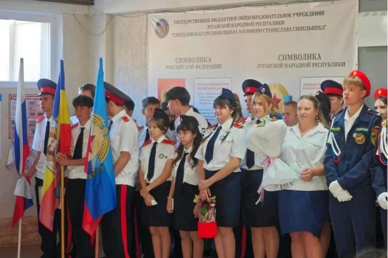 С особой торжественностью встречала Шахтёрская школа своих первоклассников и будущих выпускников С особой торжественностью встречала Шахтёрская школа своих первоклассников и будущих выпускников