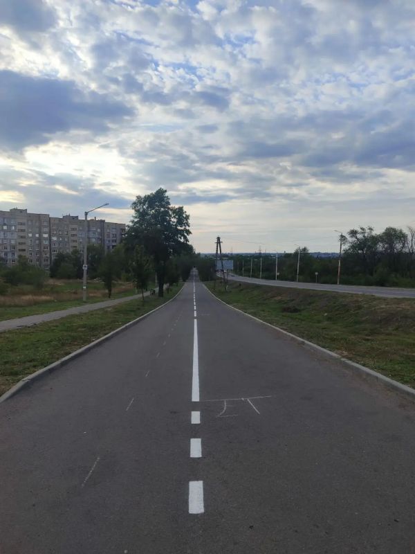 Специалисты «Луганского Автодора» обновили дорожную разметку на улицах Брянки Специалисты «Луганского Автодора» обновили дорожную разметку на улицах Брянки