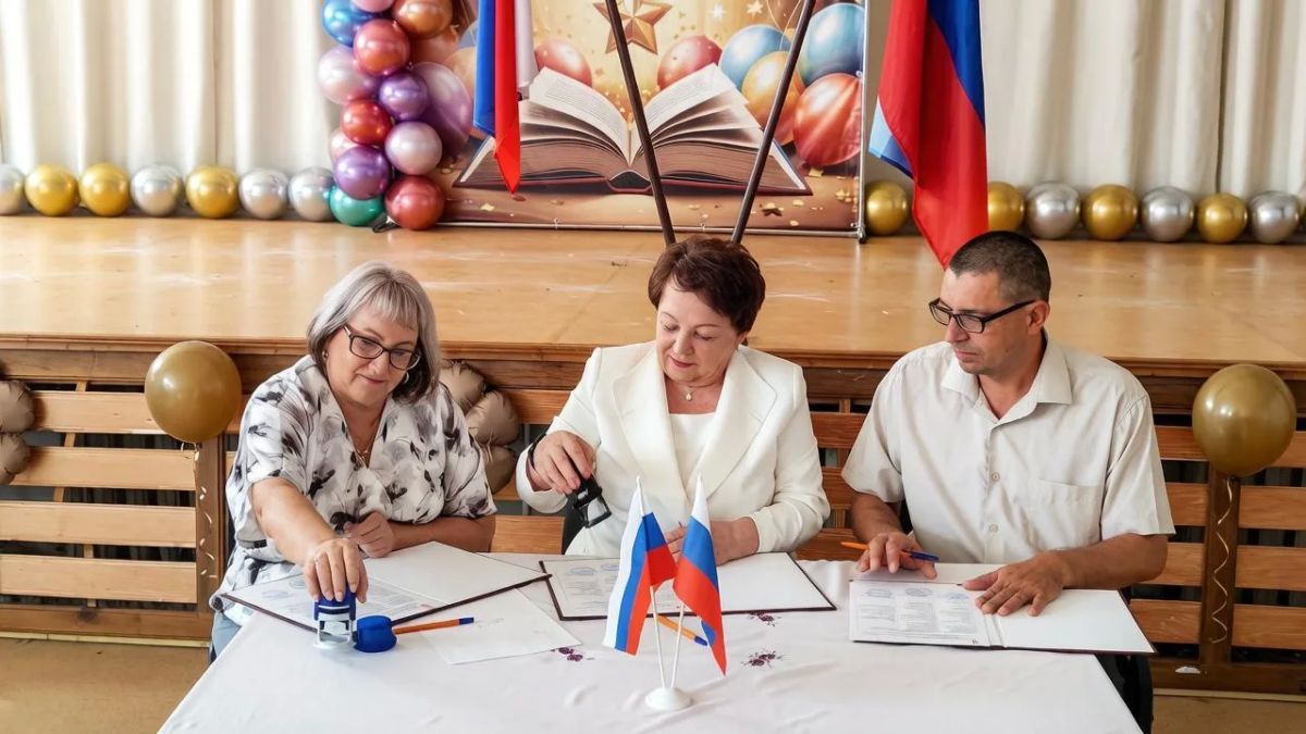 Зинаида Наден: От школы до предприятия: в Новосветловском УВК открылся агротехнологический класс Зинаида Наден: От школы до предприятия: в Новосветловском УВК открылся агротехнологический класс