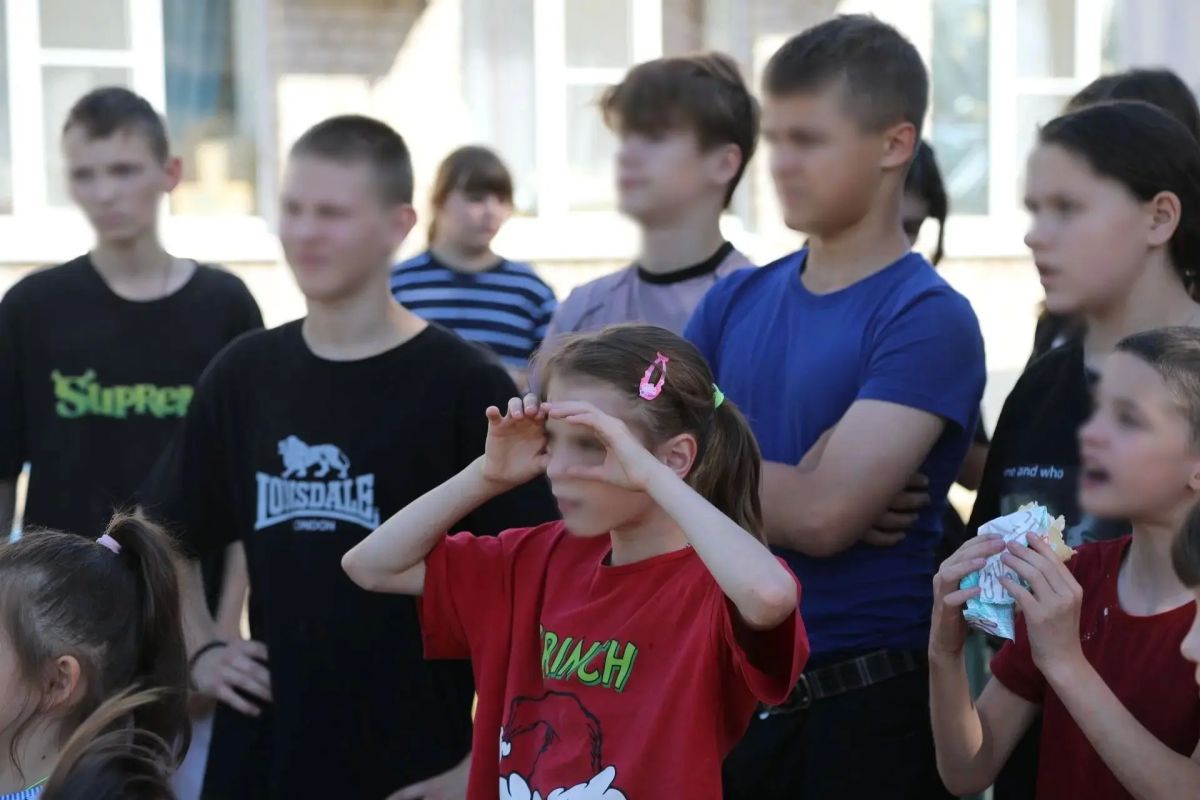 В День знаний сотрудники УФСИН России по ЛНР подарили праздник воспитанникам Луганского детского дома № 1 В День знаний сотрудники УФСИН России по ЛНР подарили праздник воспитанникам Луганского детского дома № 1