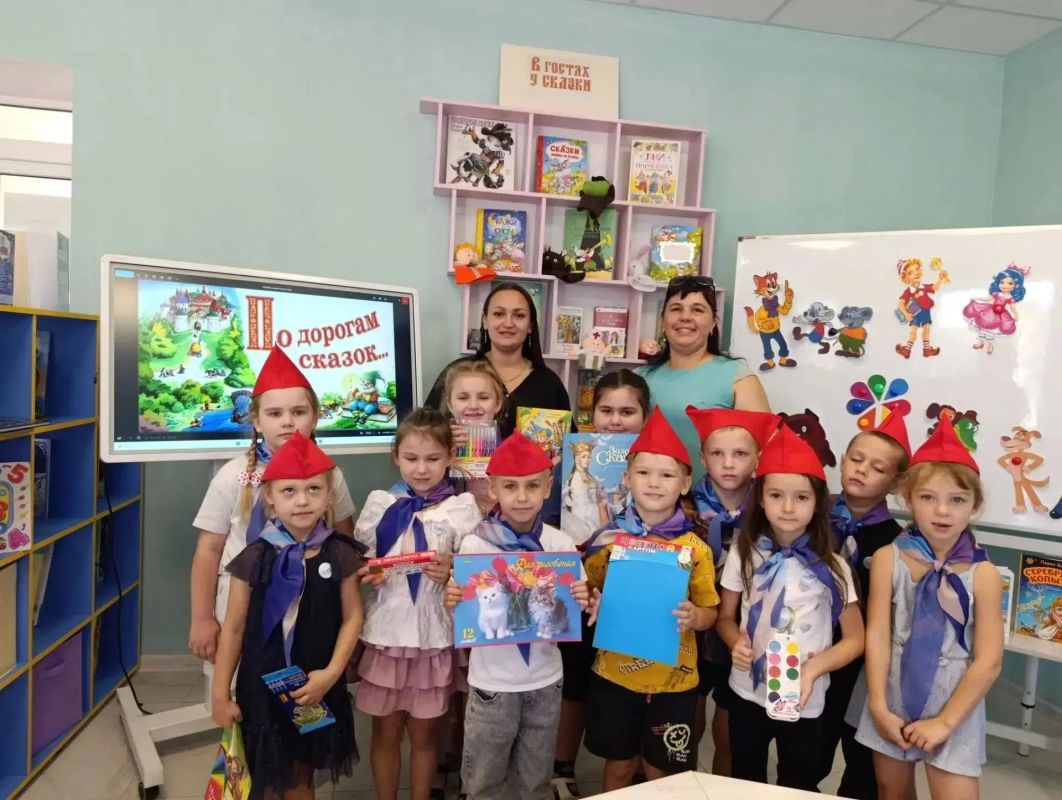 Познавательно-игровая программа «По дорогам сказок» Познавательно-игровая программа «По дорогам сказок»