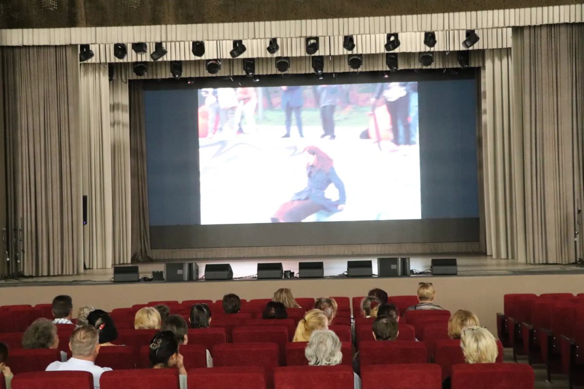 Продолжаем показ добрых российских фильмов! Продолжаем показ добрых российских фильмов!