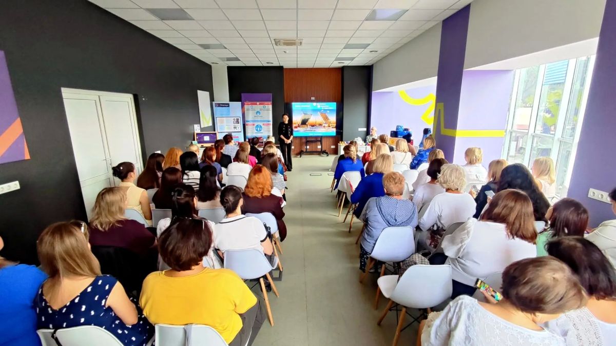 В Луганске прошёл методический семинар-практикум для специалистов социальной сферы В Луганске прошёл методический семинар-практикум для специалистов социальной сферы