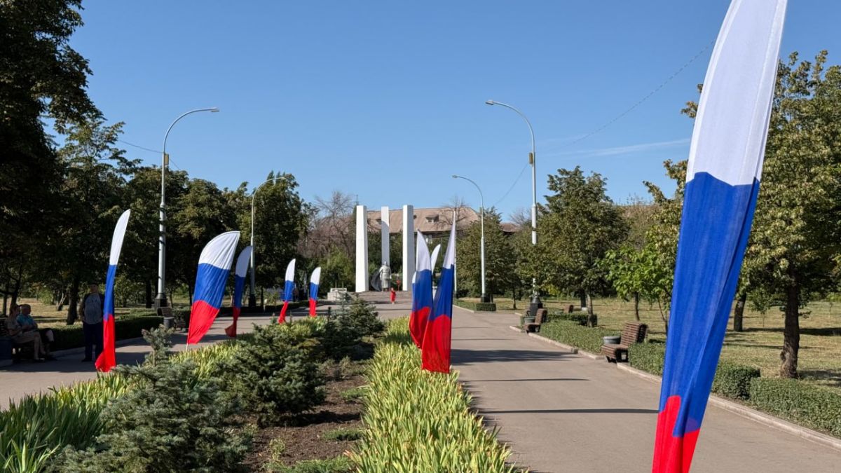 В Алчевске открыт комплекс входной группы в сквере Доблести и Славы В Алчевске открыт комплекс входной группы в сквере Доблести и Славы
