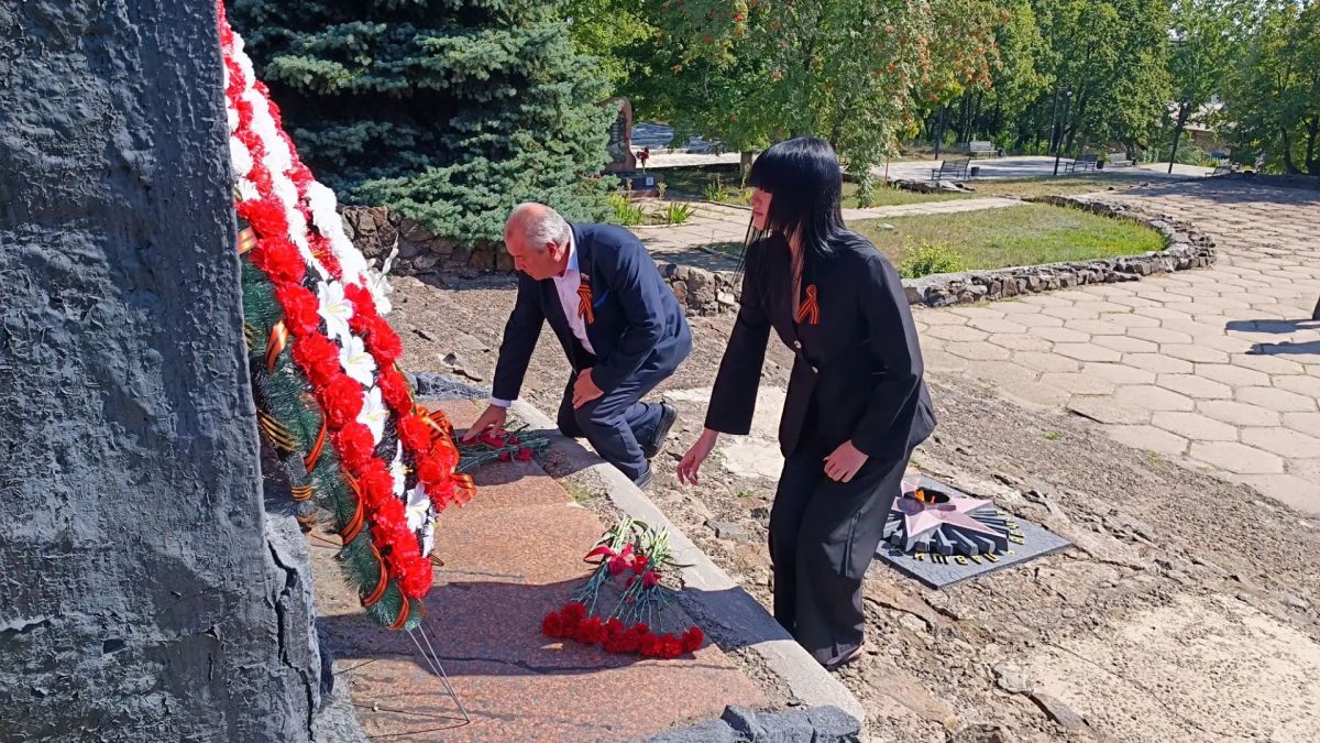 В День освобождения Брянки от немецко-фашистских захватчиков город вновь обратился к своей истории В День освобождения Брянки от немецко-фашистских захватчиков город вновь обратился к своей истории