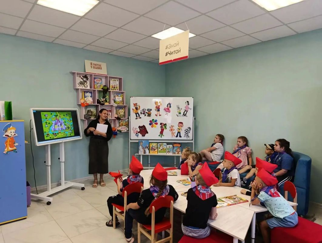 Познавательно-игровая программа «По дорогам сказок» Познавательно-игровая программа «По дорогам сказок»