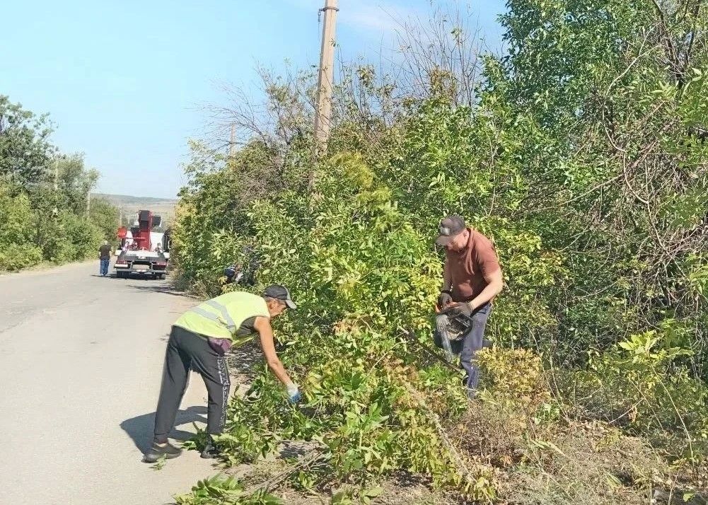 Коммунальными службами проведены работы на территории города Коммунальными службами проведены работы на территории города