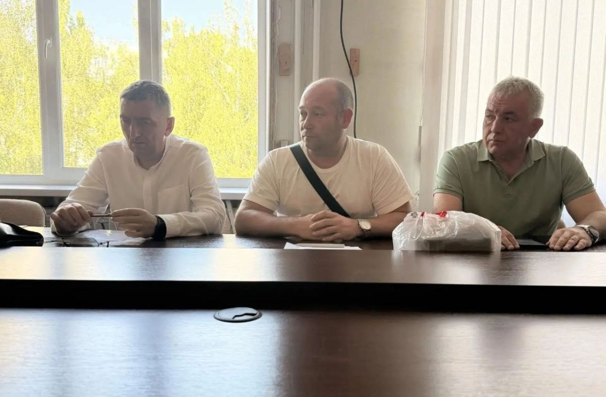 Врип главы города Рубежное Евгений Шаталин совместно с Первым заместителем главы администрации Игорем Шмидтом провели рабочее совещание с Рубежанским РЭС «Луганскэнерго» подразделение АО «Юго-Западная ЭСК» и руководителями... Врип главы города Рубежное Евгений Шаталин совместно с Первым заместителем главы администрации Игорем Шмидтом провели рабочее совещание с Рубежанским РЭС «Луганскэнерго» подразделение АО «Юго-Западная ЭСК» и руководителями...