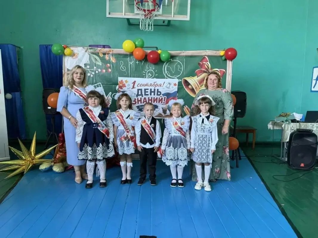 Праздник знаний и новых надежд: в Меловском муниципальном округе прозвенел Первый звонок Праздник знаний и новых надежд: в Меловском муниципальном округе прозвенел Первый звонок