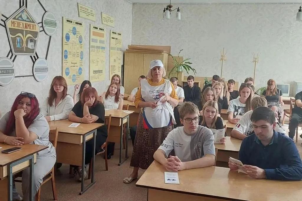 В Краснолучском колледже прошло информирование в рамках проекта «ИнформУИК» В Краснолучском колледже прошло информирование в рамках проекта «ИнформУИК»