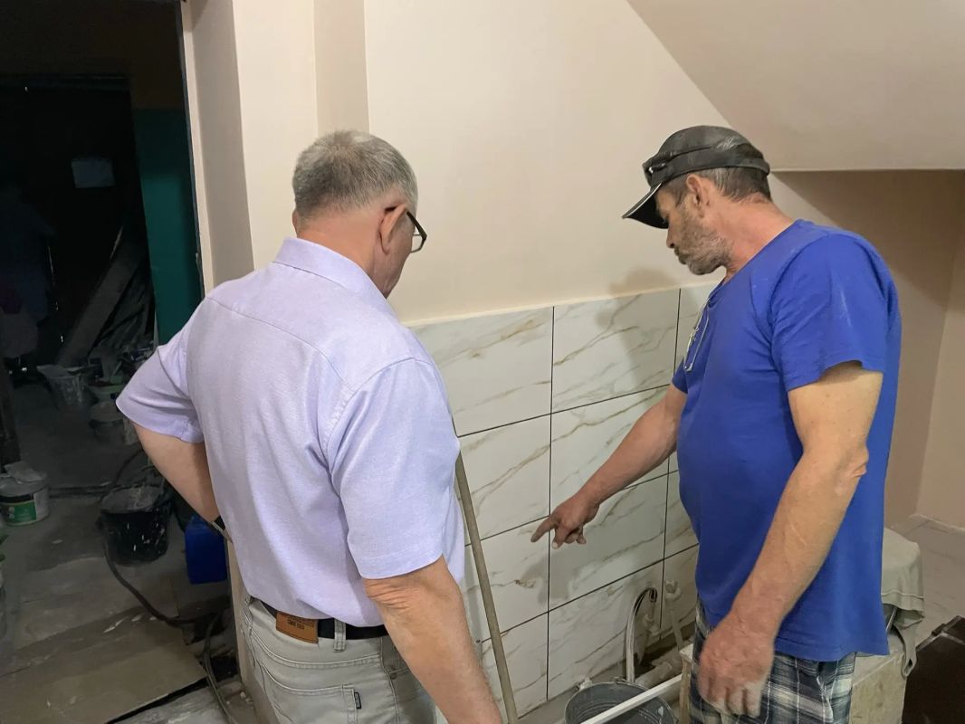 Сегодня Председатель Совета депутатов Джан Погодин-Новиков и заместитель Председателя Совета депутатов Сергей Квачук с депутатским контролем посетили Центр культуры для инспекции хода капитального ремонта учреждения Сегодня Председатель Совета депутатов Джан Погодин-Новиков и заместитель Председателя Совета депутатов Сергей Квачук с депутатским контролем посетили Центр культуры для инспекции хода капитального ремонта учреждения