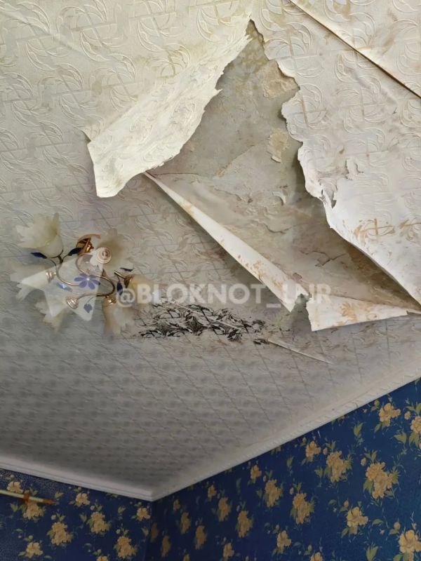 Жителям дома на Ломоносова в Лисичанске ЛНР еще год придется жить с дырявой крышей Жителям дома на Ломоносова в Лисичанске ЛНР еще год придется жить с дырявой крышей